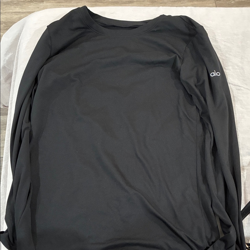 ALO Yoga Men's Charcoal Long Sleeve Tee